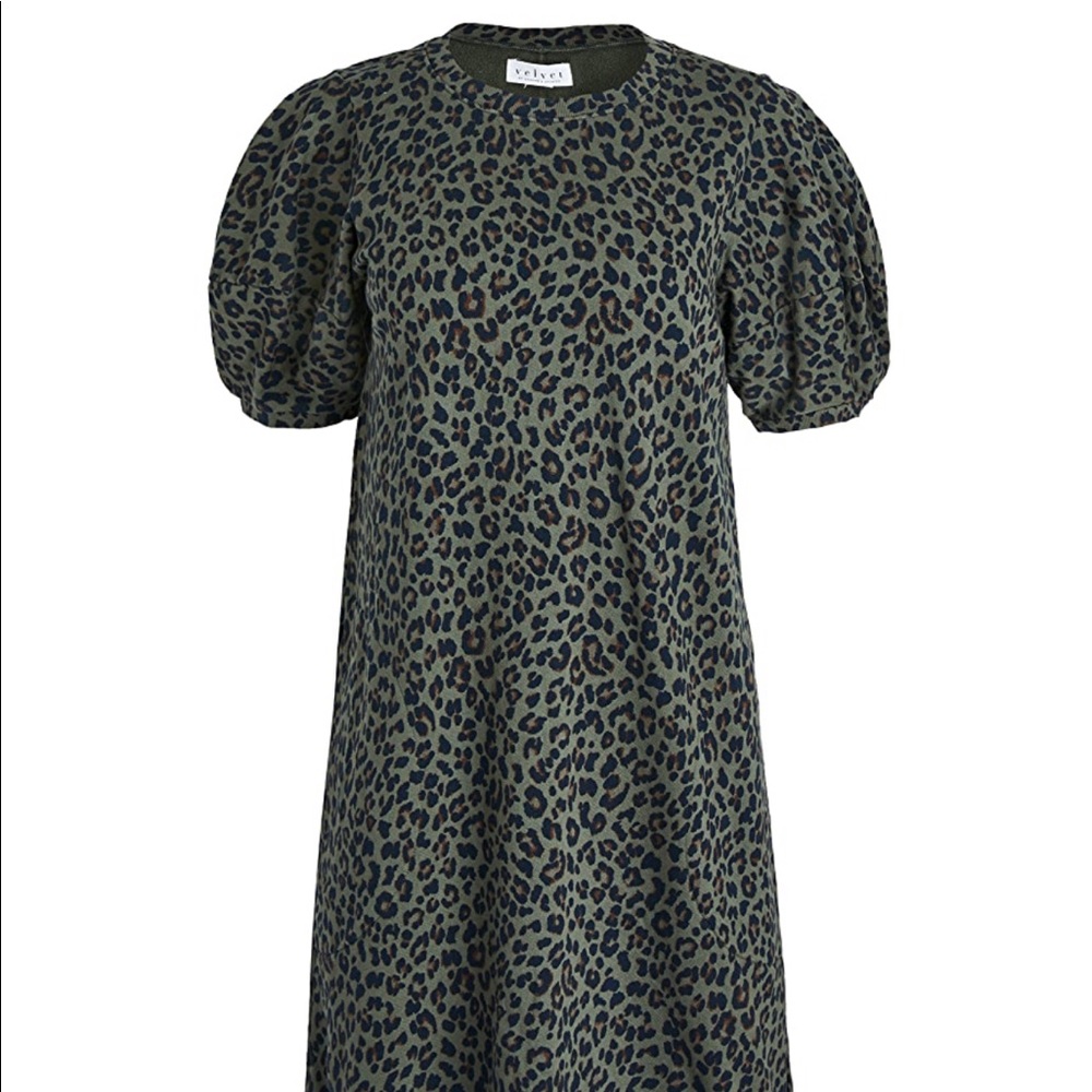 Velvet by Graham & Spencer Leopard Print Mini 👗